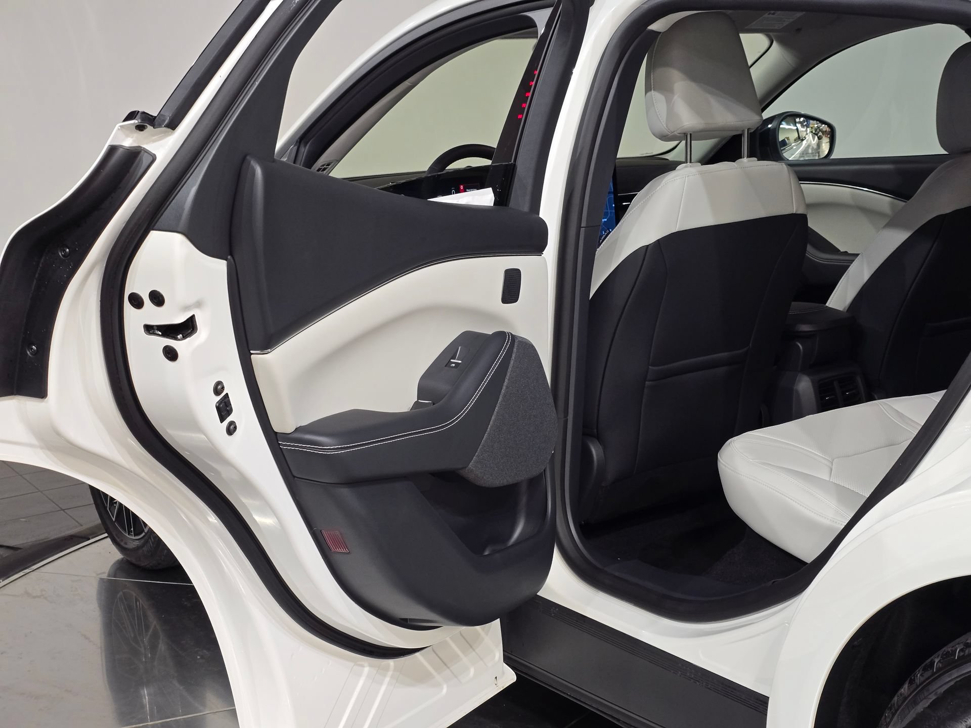 New 2025 Ford Mustang Mach-E Premium AWD/4WD image 32