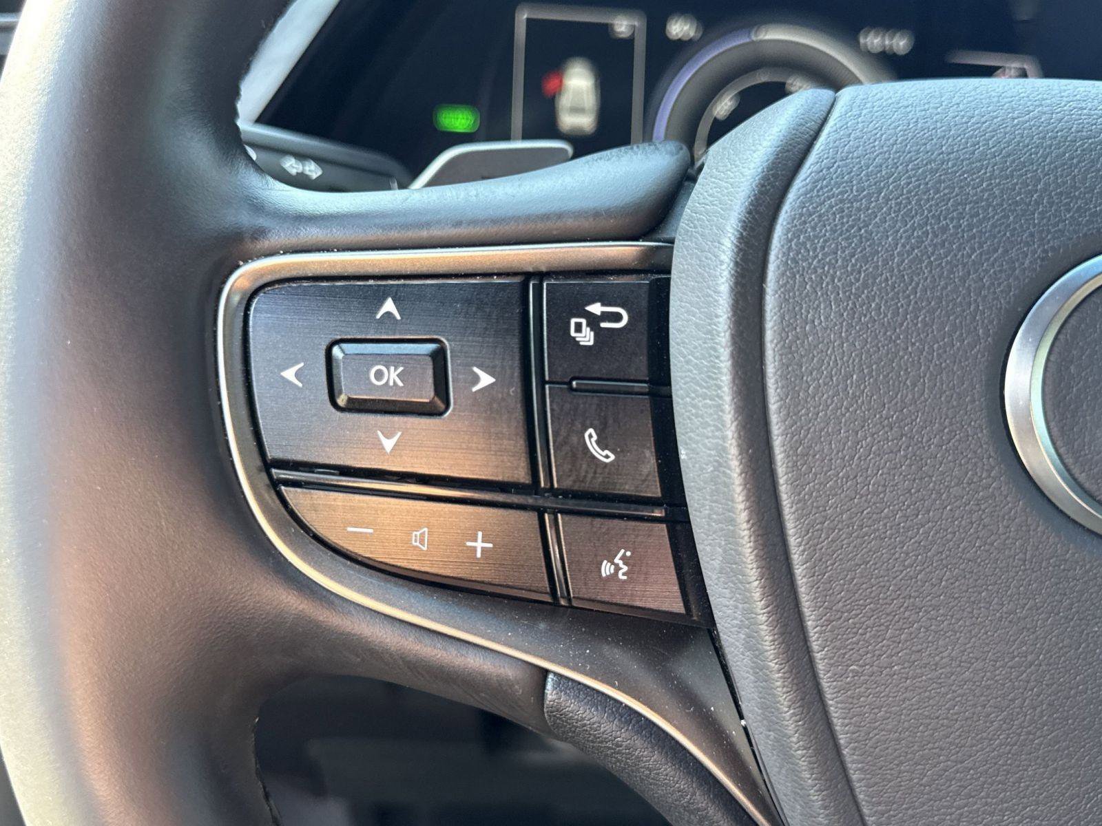 Used 2025 Lexus ES 300h image 17