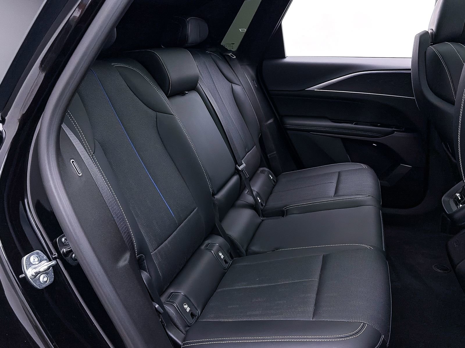 Used 2025 Cadillac Lyriq Sport image 38