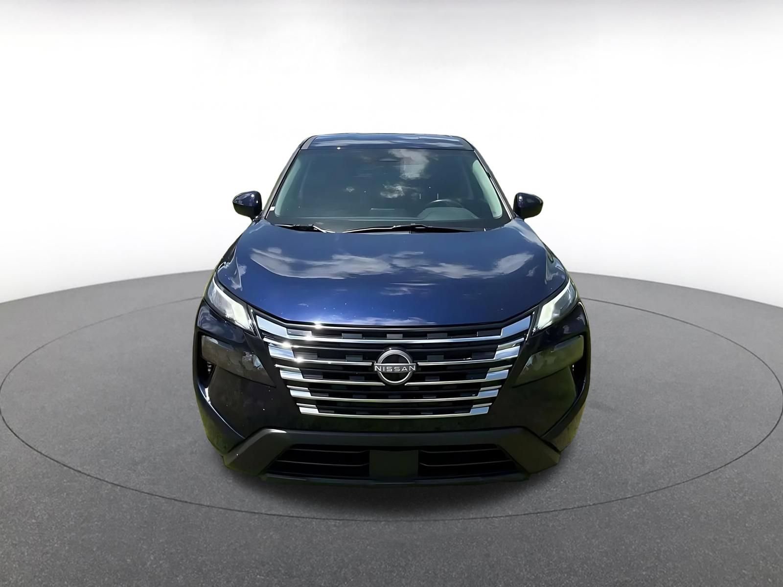 Used 2025 Nissan Rogue SV AWD/4WD image 4