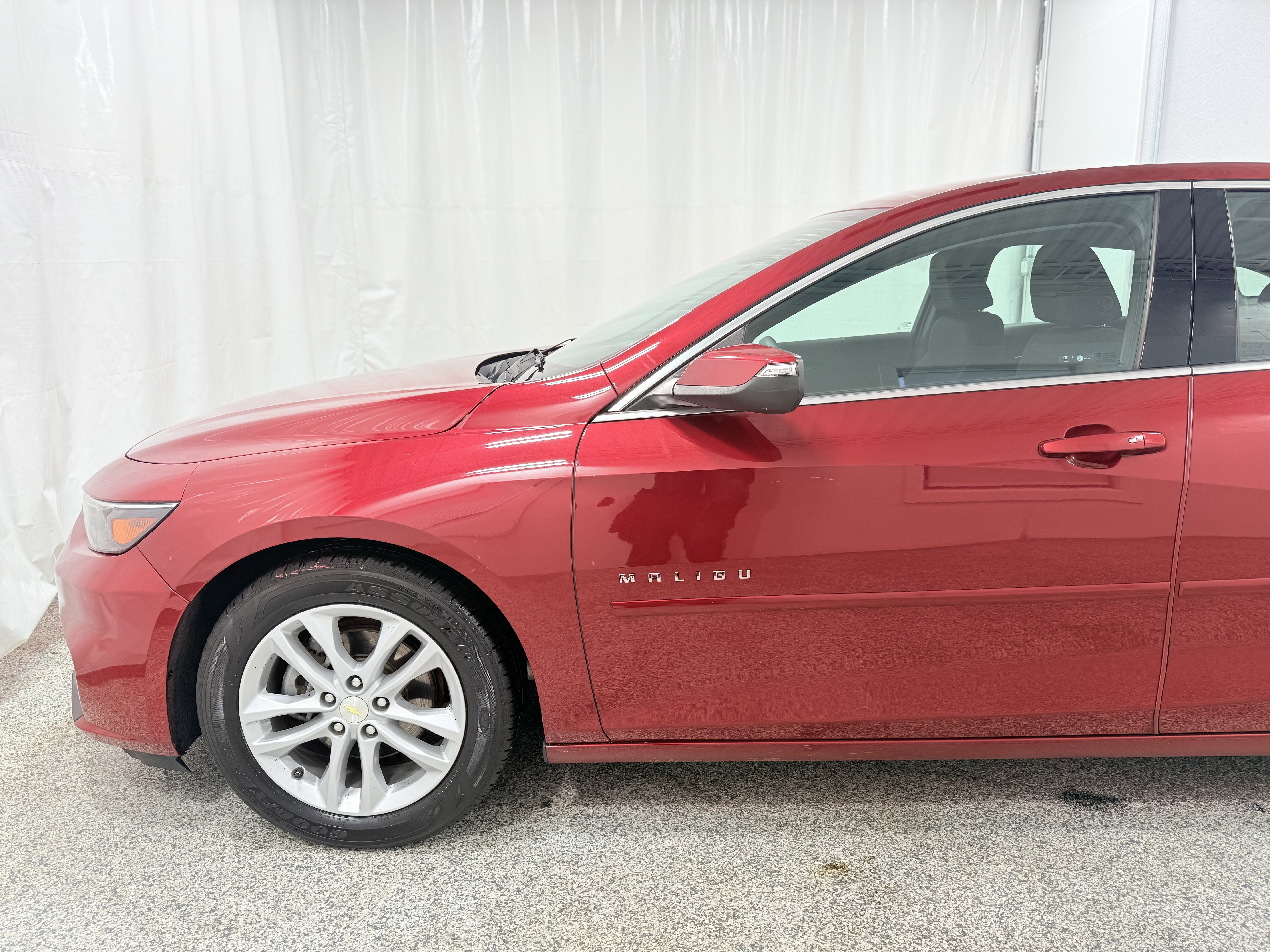 Used 2017 Chevrolet Malibu LT image 4