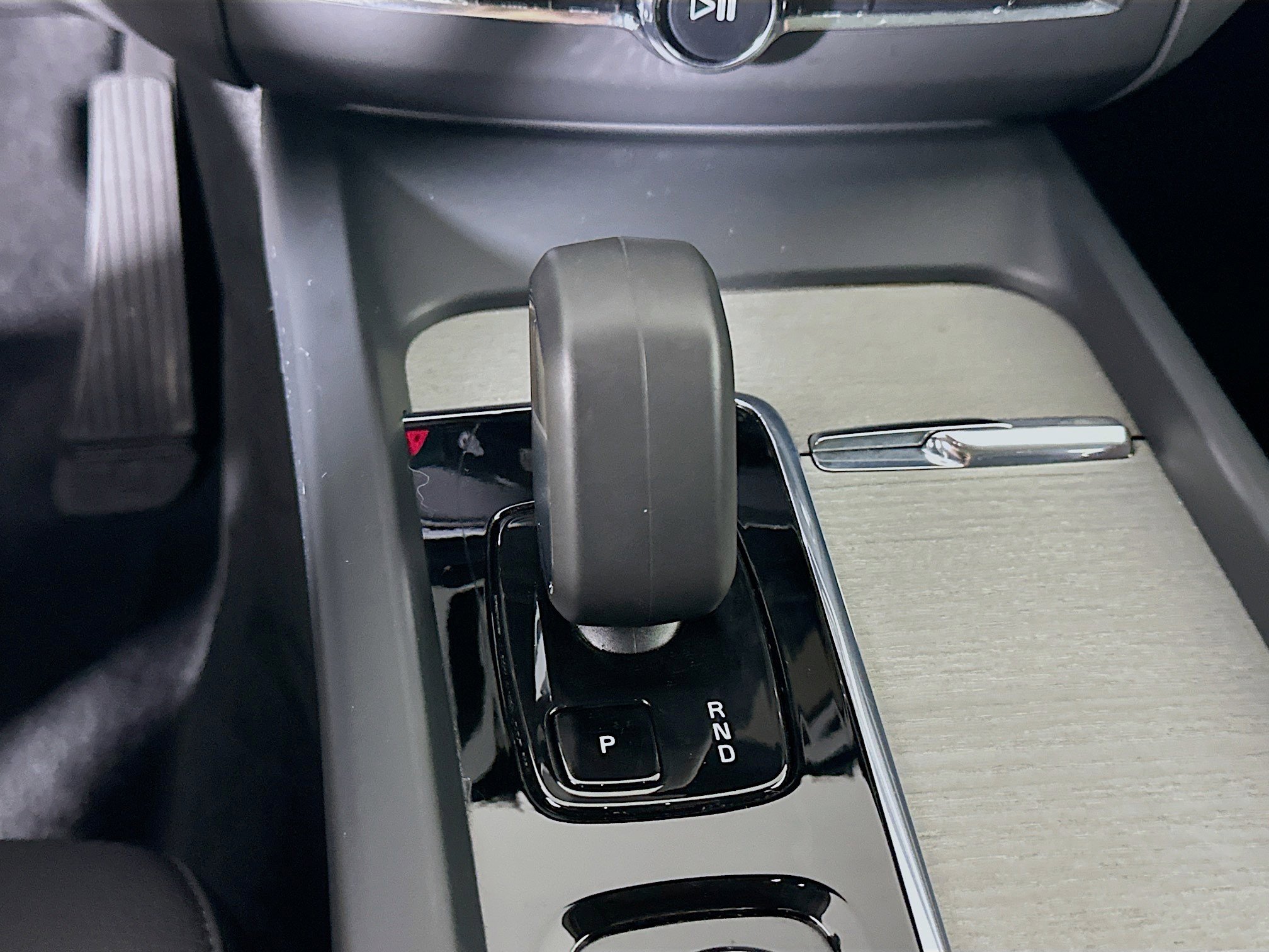 Used 2025 Volvo XC60 B5 Plus image 25