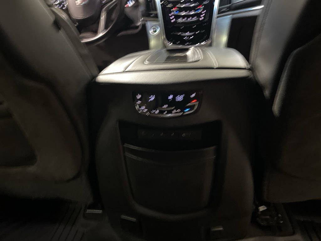 Used 2019 Cadillac Escalade Platinum AWD/4WD image 16