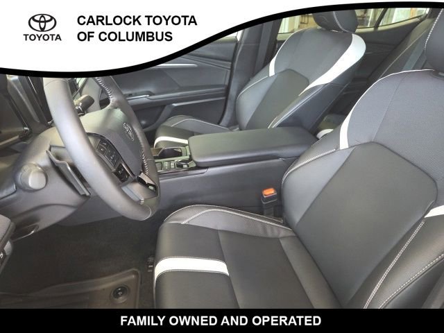 Used 2026 Toyota Camry Hybrid w/ Convenience Package FWD image 12