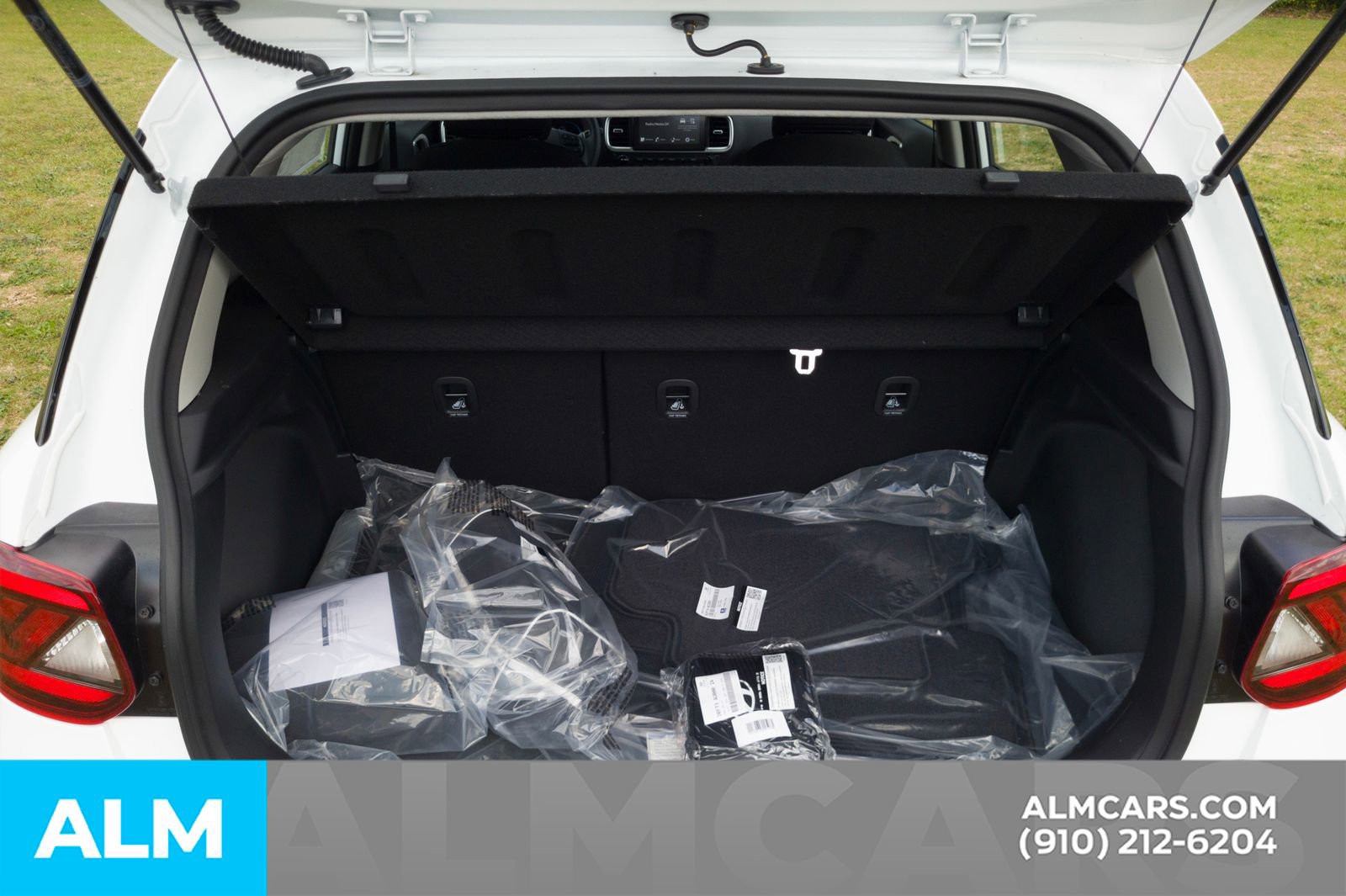 Certified 2025 Hyundai Venue SEL image 23