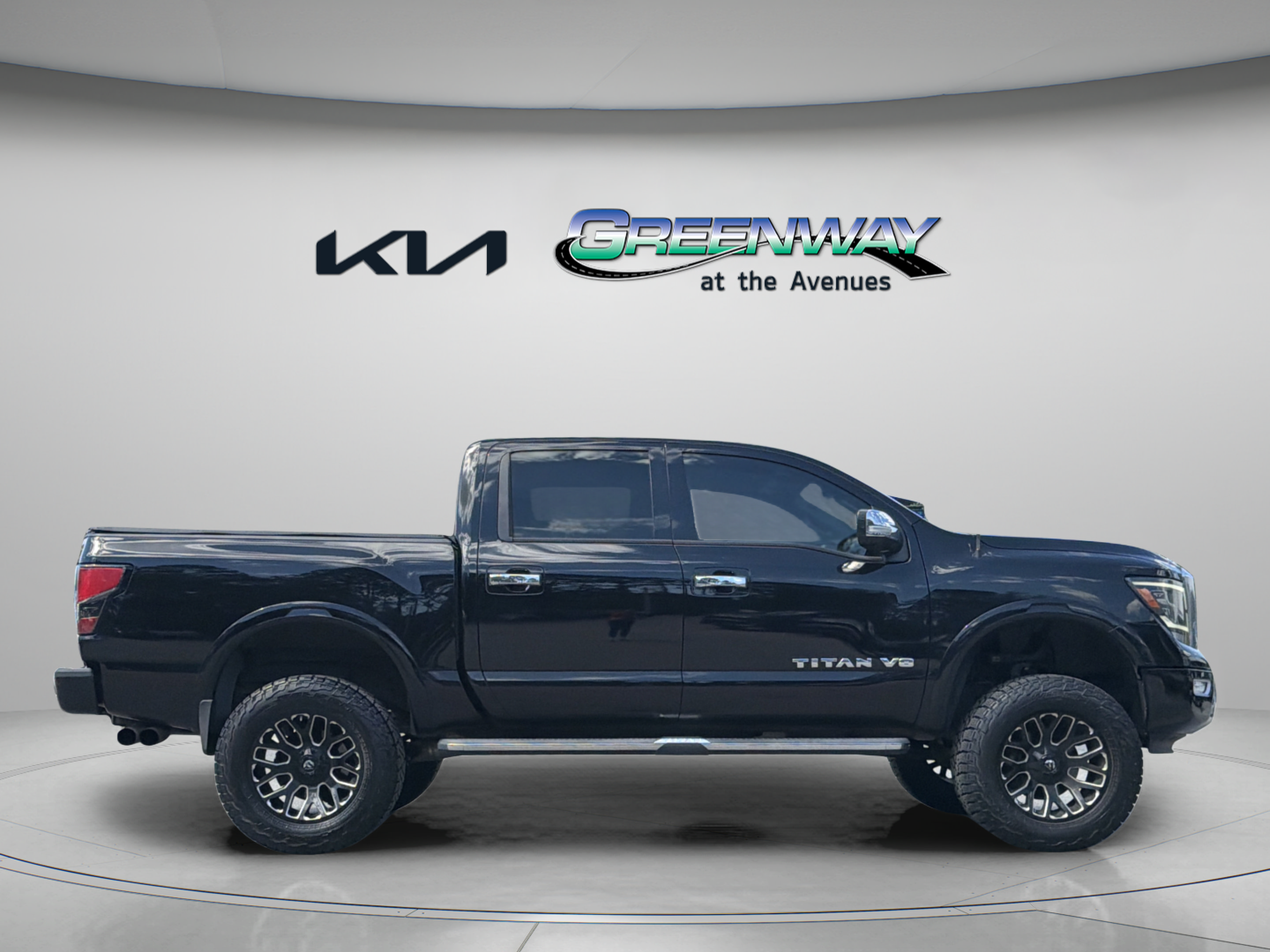 Used 2020 Nissan Titan Platinum Reserve w/ Moonroof Package AWD/4WD image 8
