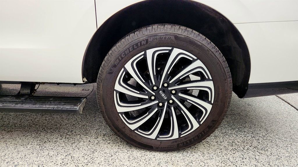 Used 2025 Lincoln Navigator L Black Label image 9