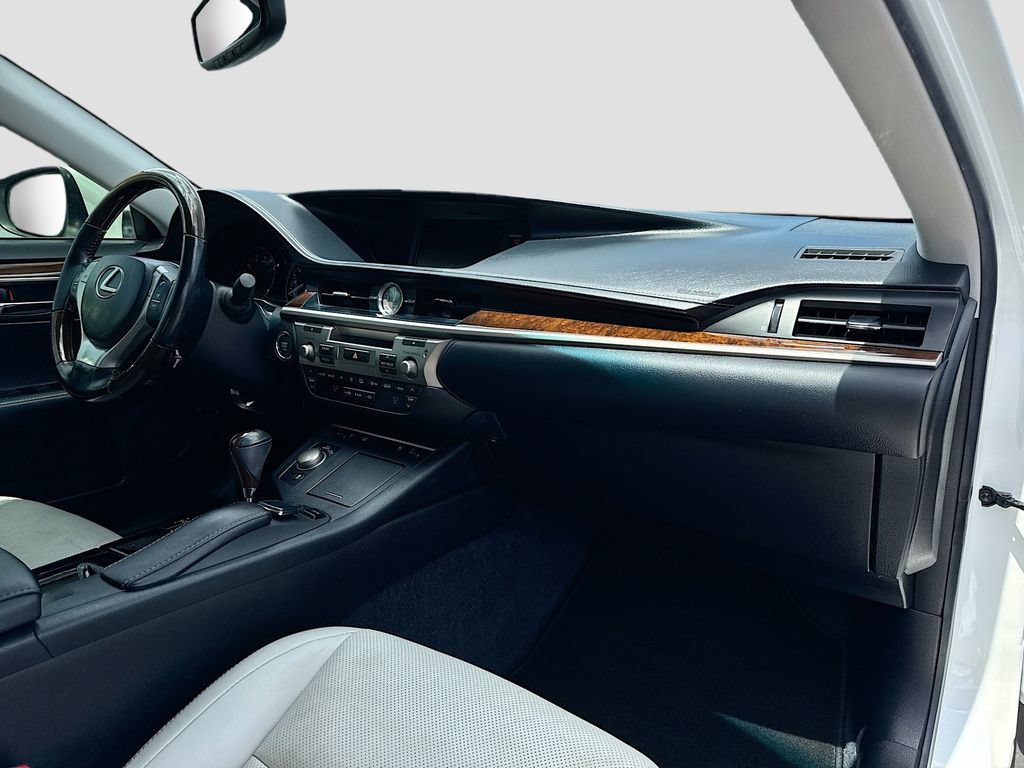 Used 2015 Lexus ES 350 w/ Luxury Package FWD image 30