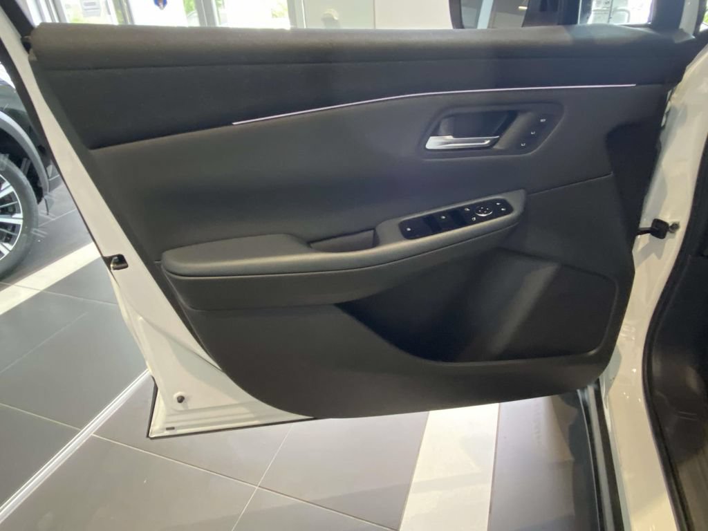 New 2026 Nissan Leaf Platinum+ FWD image 17