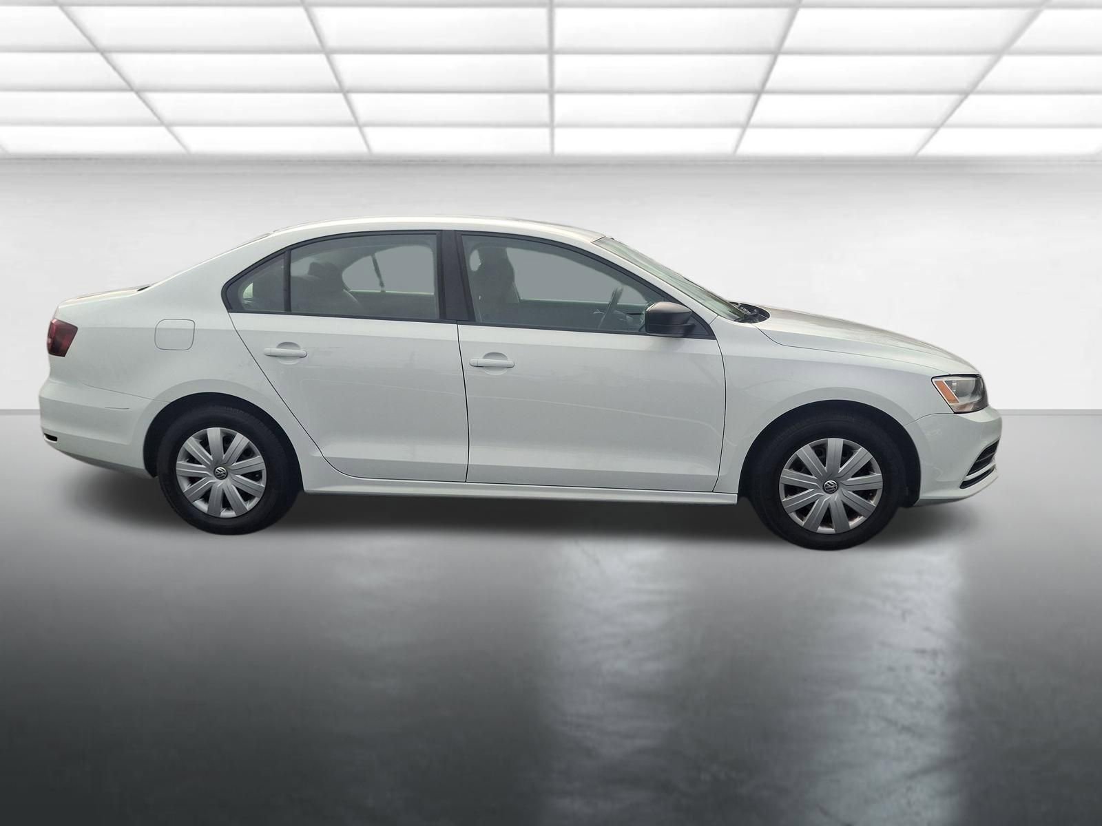 Used 2016 Volkswagen Jetta S image 2