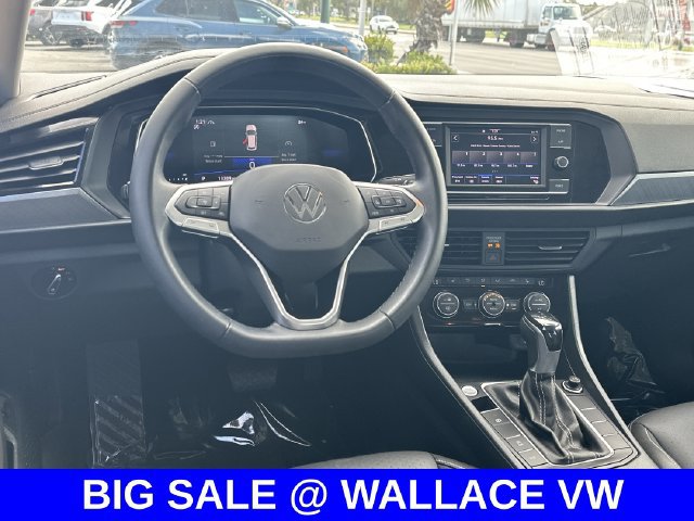 Certified 2024 Volkswagen Jetta SE w/ Panoramic Sunroof Package FWD image 15