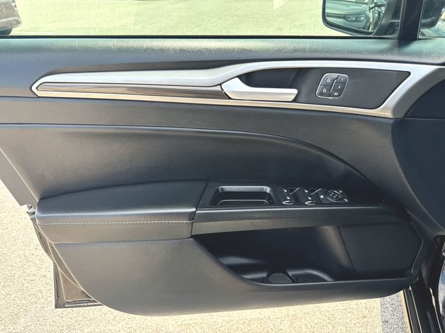 Used 2020 Ford Fusion SEL FWD image 21