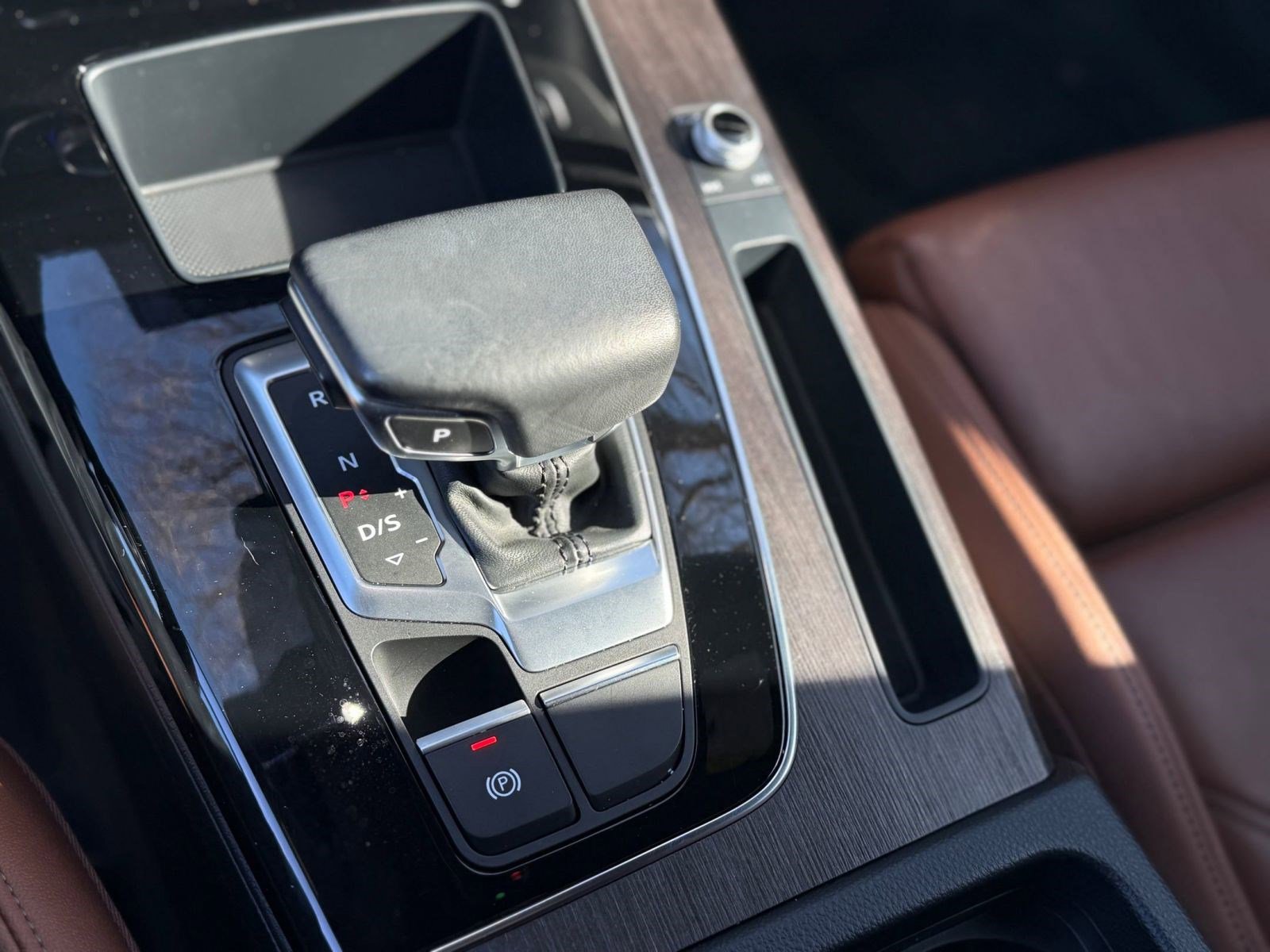 Used 2023 Audi Q5 e Premium w/ Convenience Package image 56