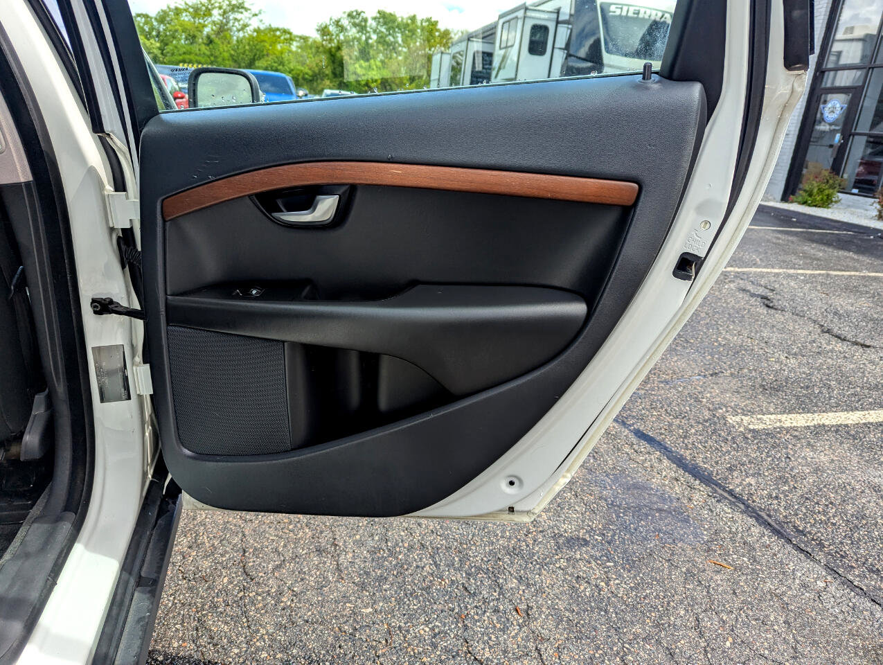 Used 2010 Volvo XC70 3.2 image 41