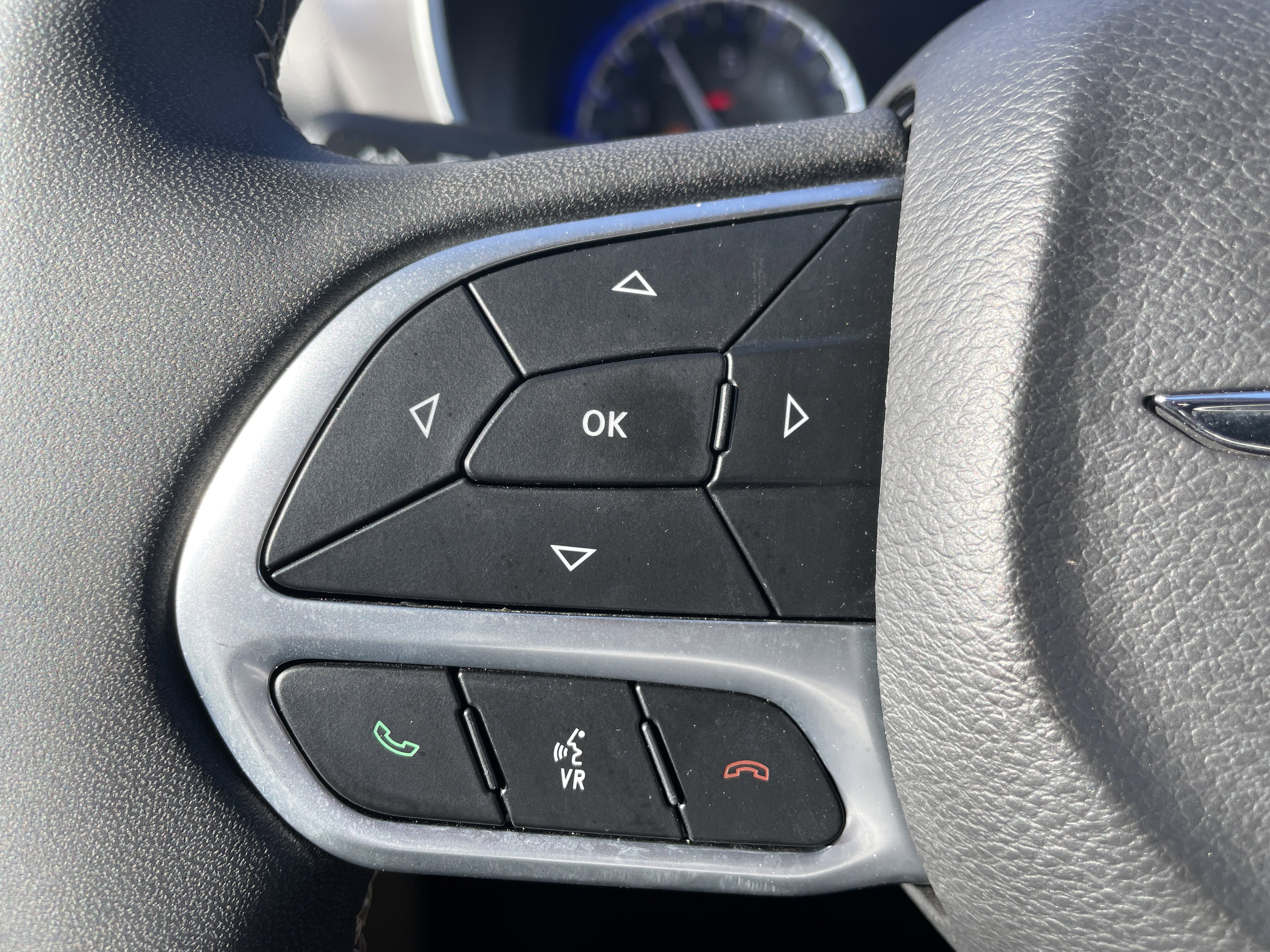 Used 2024 Chrysler Pacifica Touring-L image 38