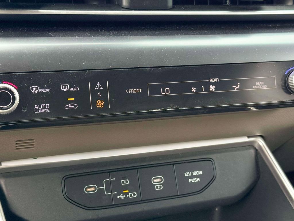 Used 2025 Kia Carnival FWD image 23