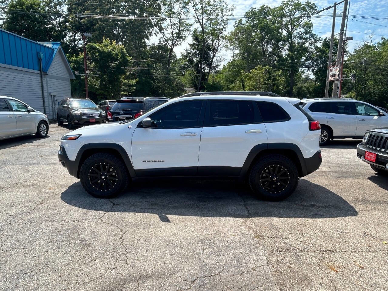 Used 2017 Jeep Cherokee Trailhawk w/ Comfort/Convenience Group AWD/4WD image 4
