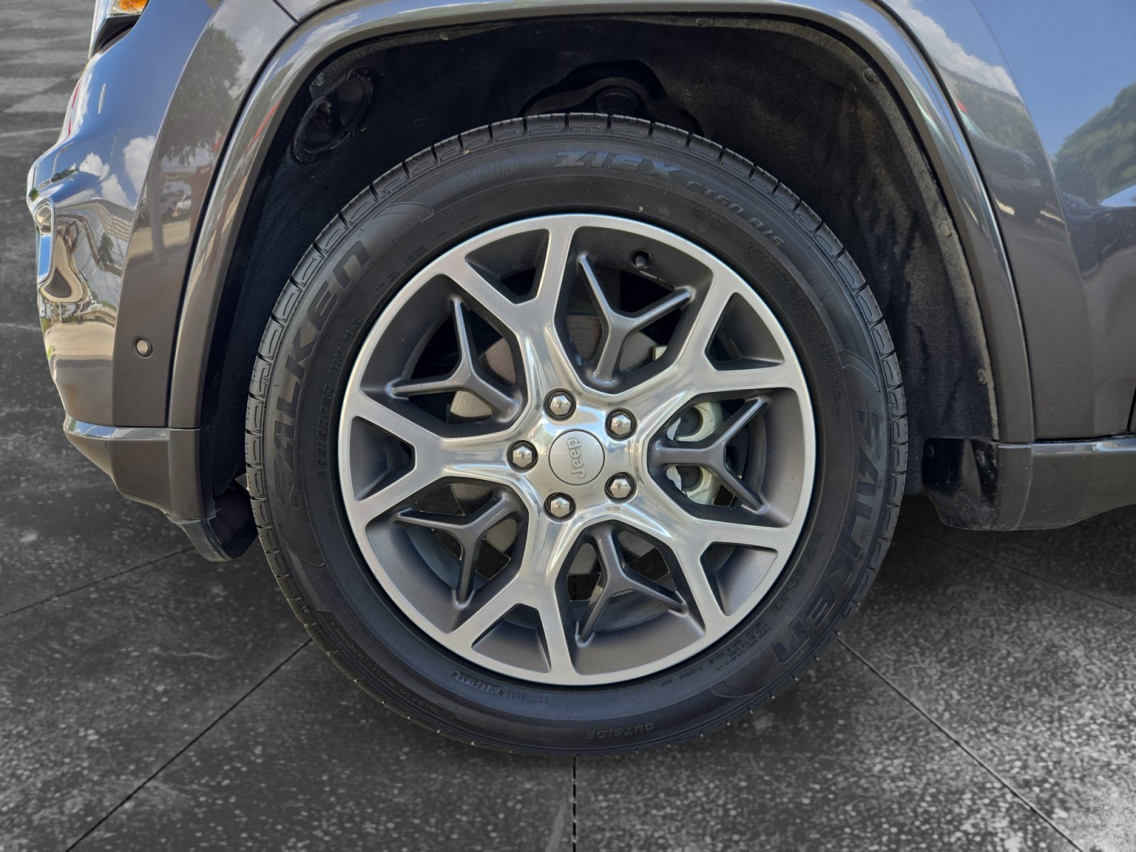 Used 2020 Jeep Grand Cherokee Overland RWD image 9