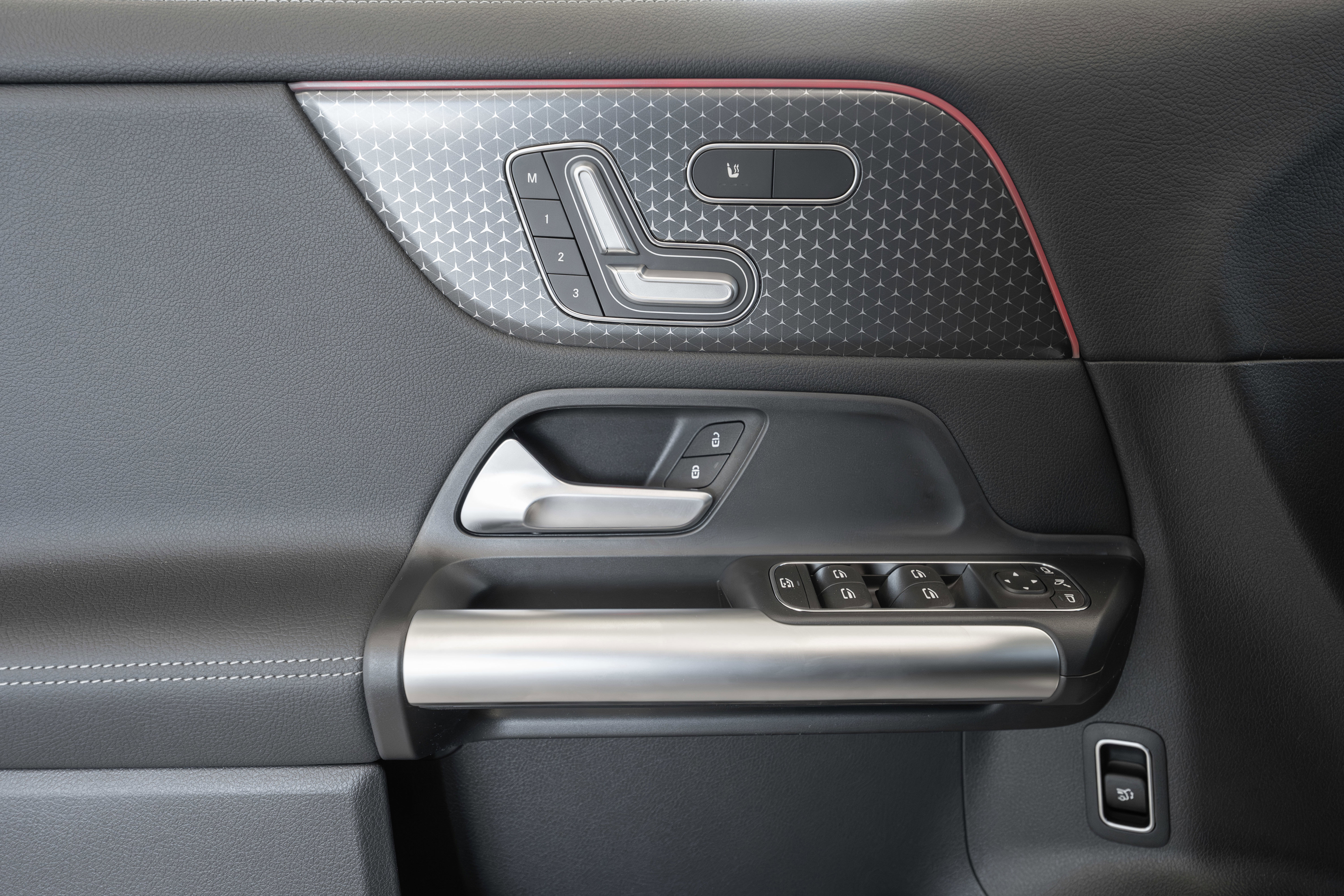 Certified 2025 Mercedes-Benz GLA 250 4MATIC image 33