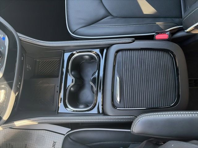 New 2026 Chrysler Pacifica Limited w/ Uconnect Theater Family Group image 23