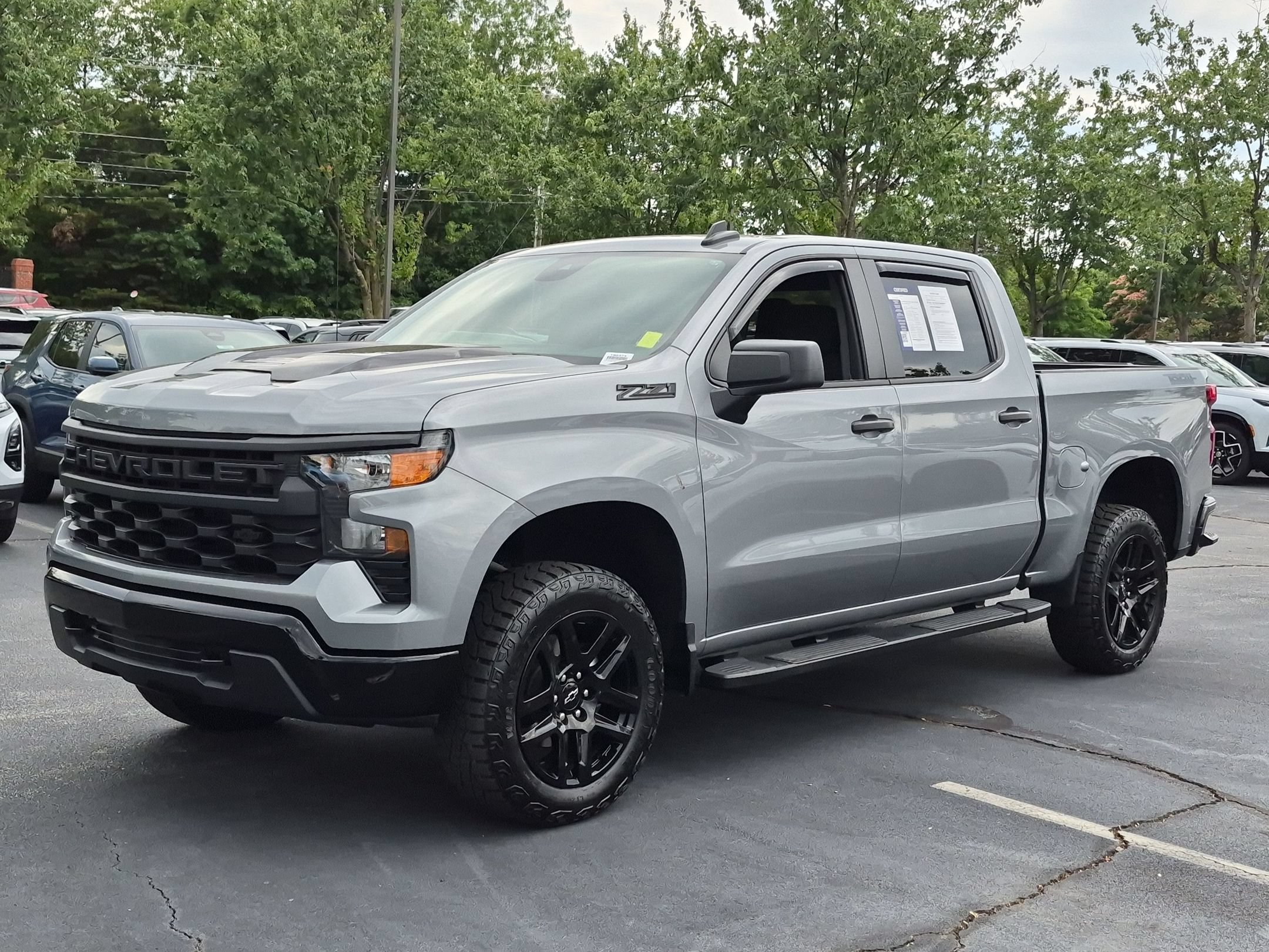 Used 2024 Chevrolet Silverado 1500 Custom Trail Boss w/ Dark Appearance Package AWD/4WD image 5