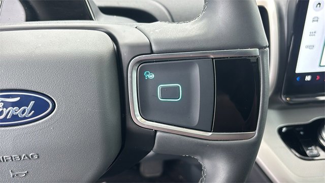 Used 2025 Ford Expedition Active image 17