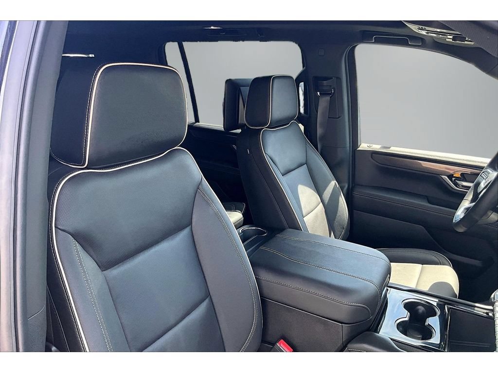 New 2026 GMC Yukon XL Elevation w/ Elevation Premium Package AWD/4WD image 10