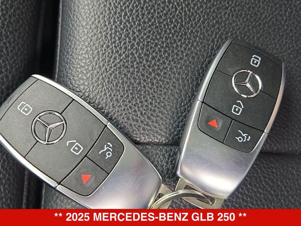 Used 2025 Mercedes-Benz GLB 250 image 33
