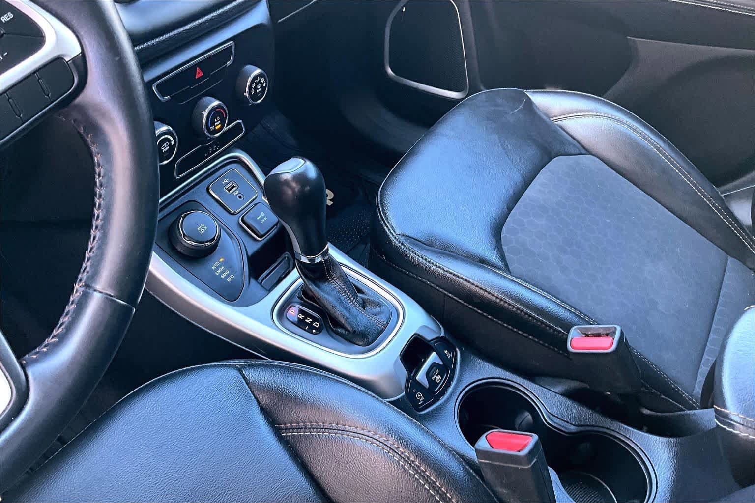 Used 2018 Jeep Compass Latitude AWD/4WD image 17