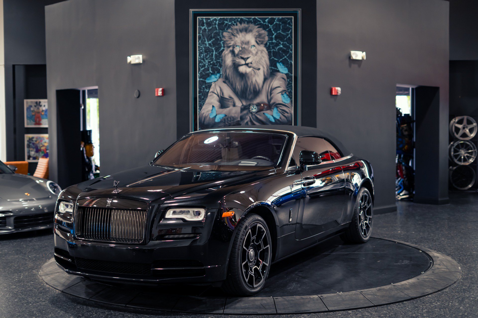 Used 2018 Rolls-Royce Dawn RWD image 37