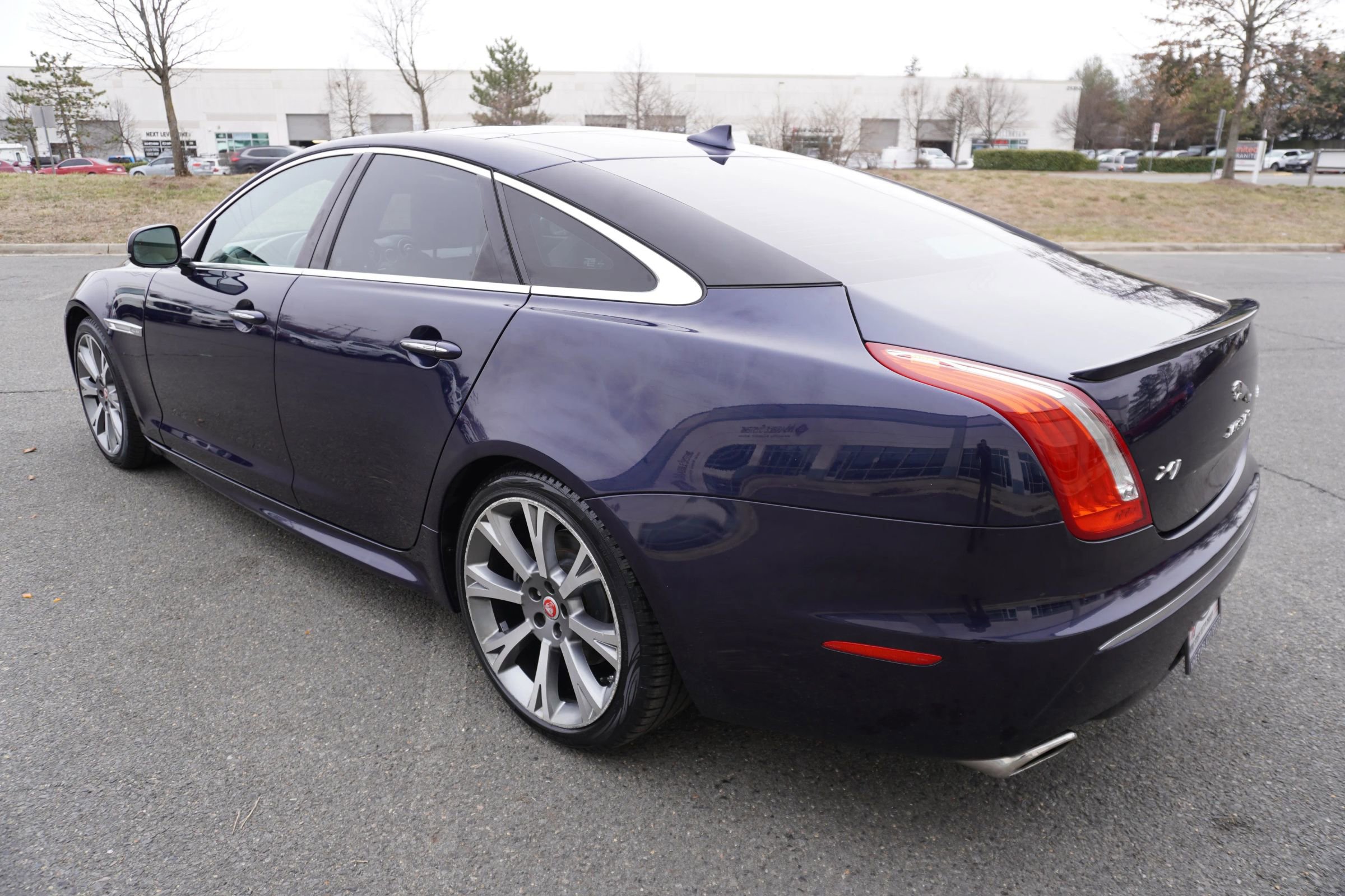 Used 2015 Jaguar XJ image 5
