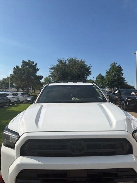 Used 2025 Toyota 4Runner SR5 AWD/4WD image 3