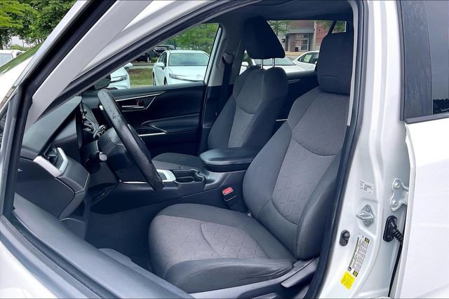 Used 2019 Toyota RAV4 XLE FWD image 25