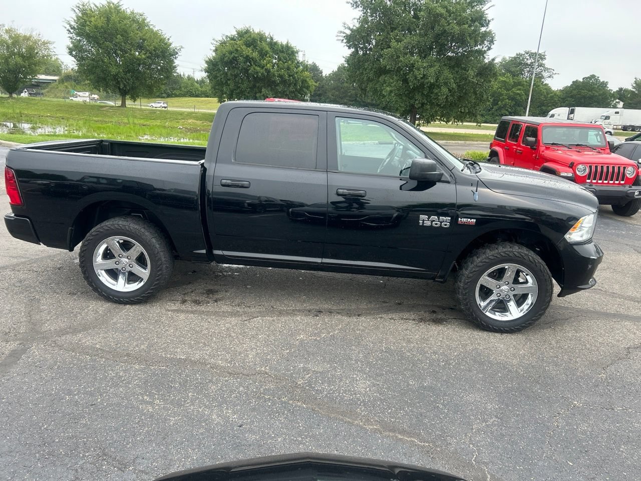 Used 2014 RAM 1500 Express AWD/4WD image 2