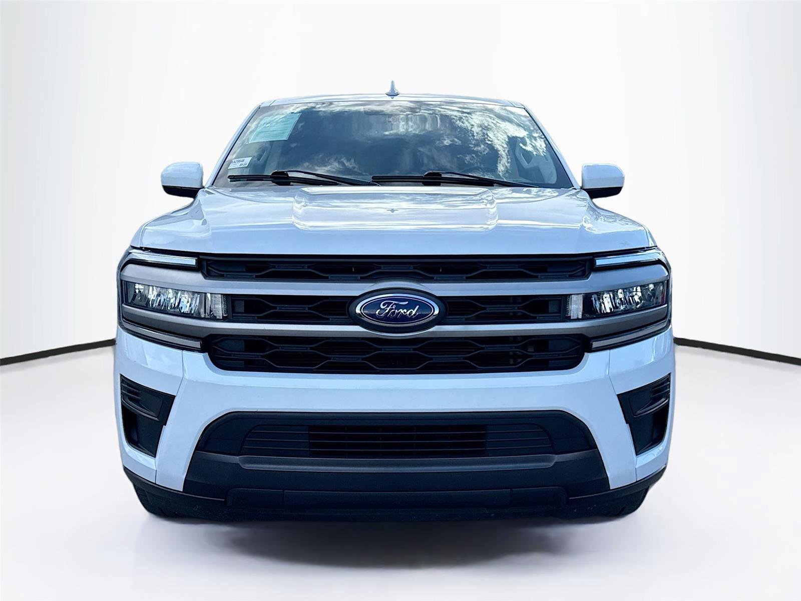 Used 2023 Ford Expedition Max XLT image 2