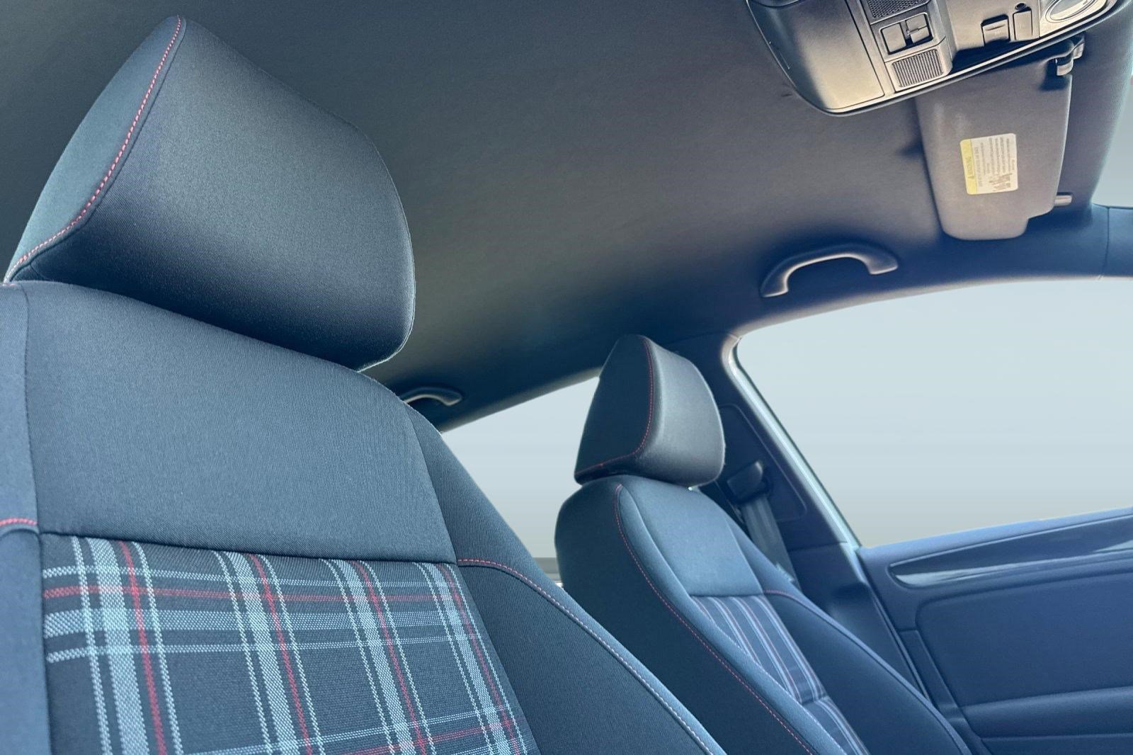 Used 2012 Volkswagen Golf 4-Door image 25