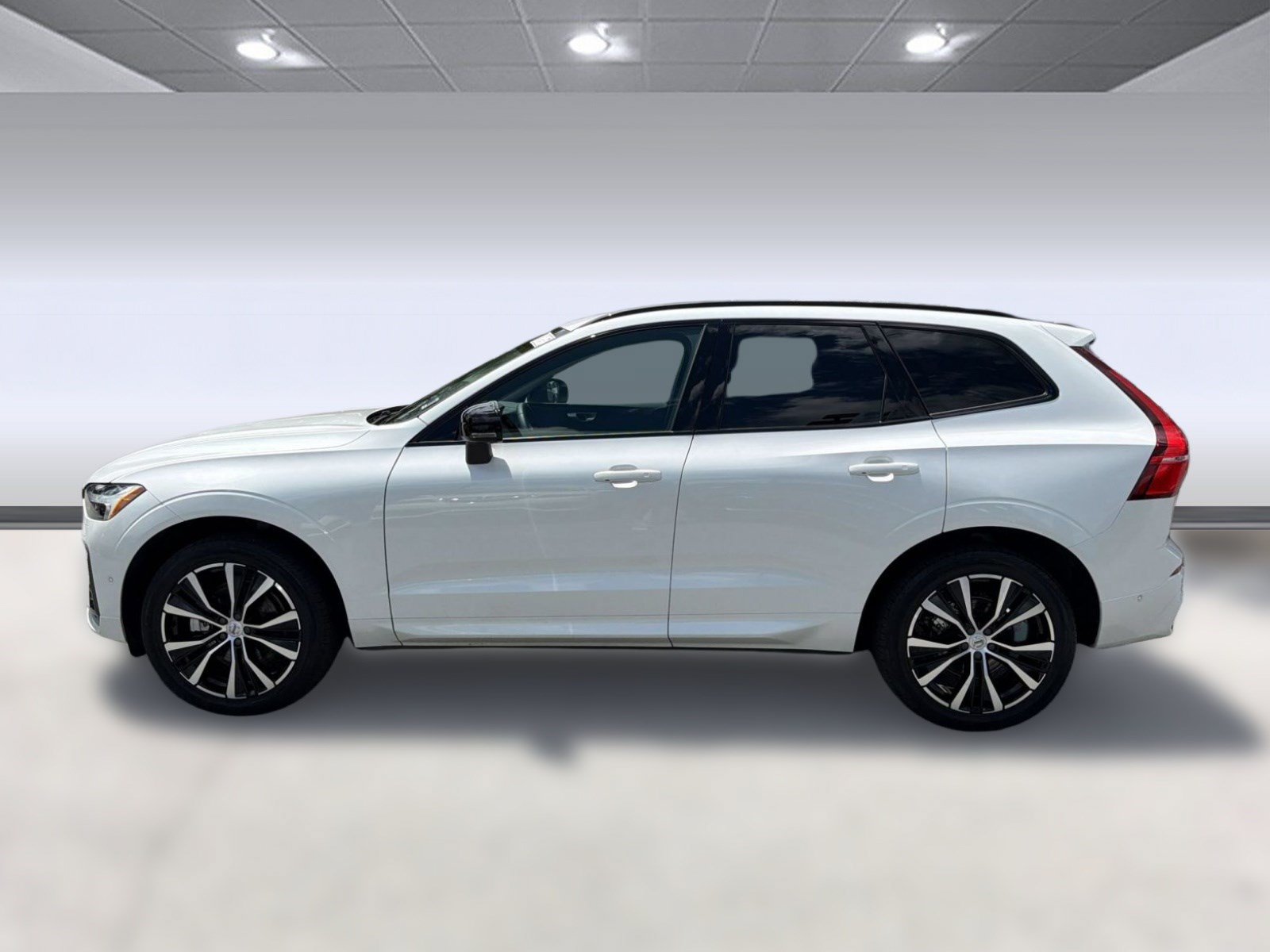 Certified 2024 Volvo XC60 B5 Plus w/ Protection Package Premier AWD/4WD image 2