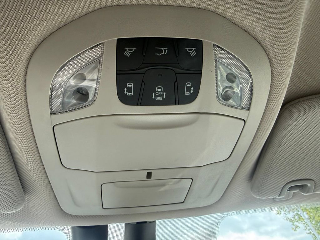 Used 2022 Chrysler Pacifica Touring-L AWD/4WD image 30