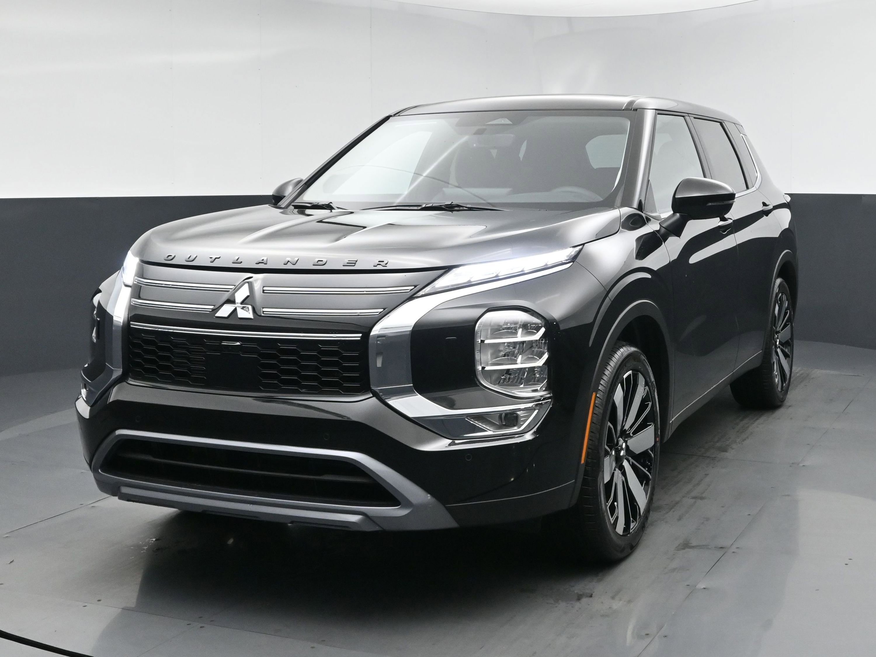 New 2026 Mitsubishi Outlander SE image 1