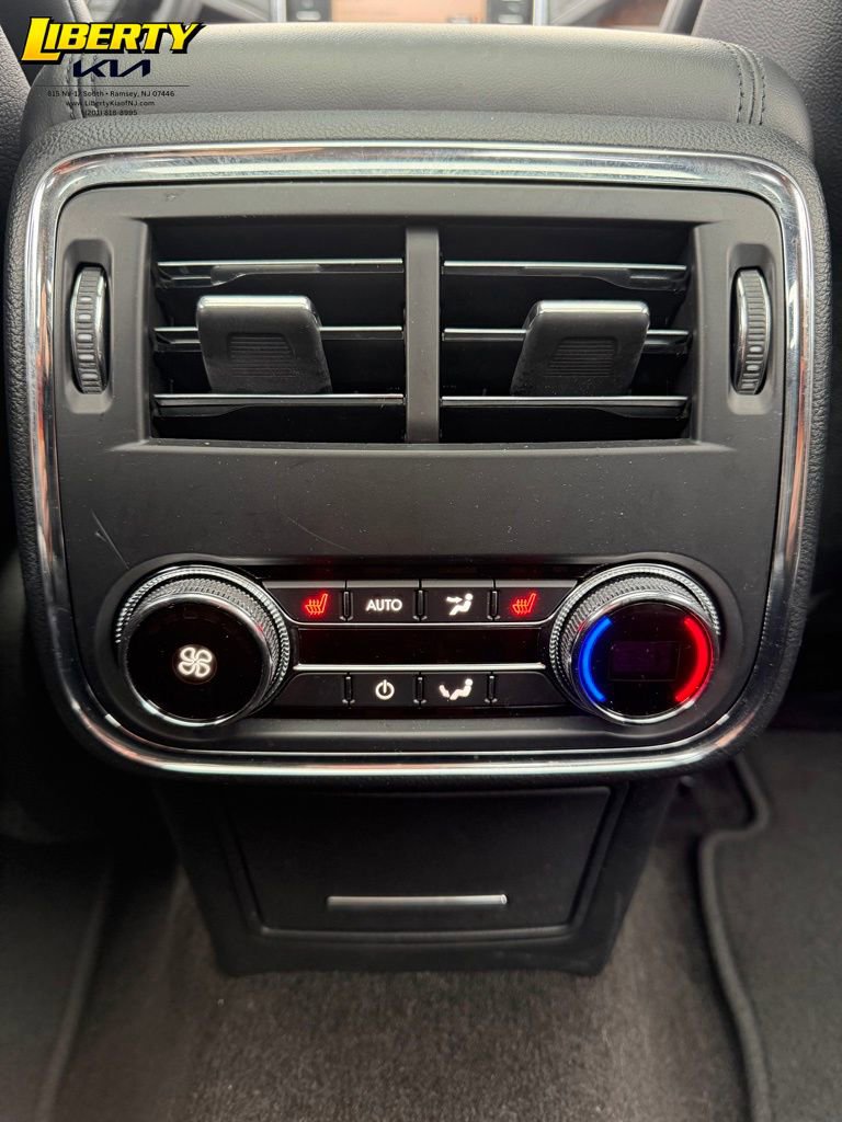 Used 2018 Lincoln Continental Reserve w/ Continental Climate Package image 16