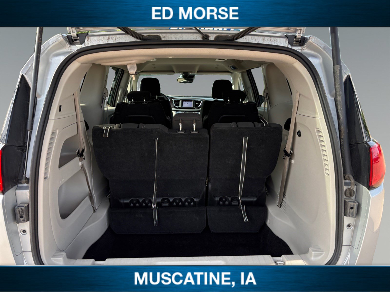 Used 2023 Chrysler Voyager LX FWD image 18