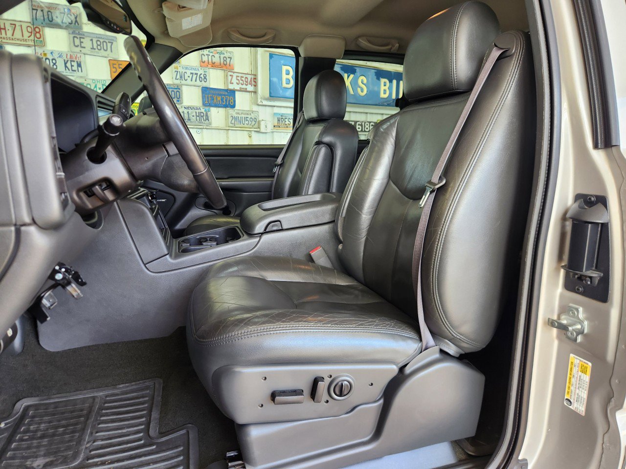 Used 2007 GMC Sierra 2500 SLT w/ Heavy-Duty Power Package image 4