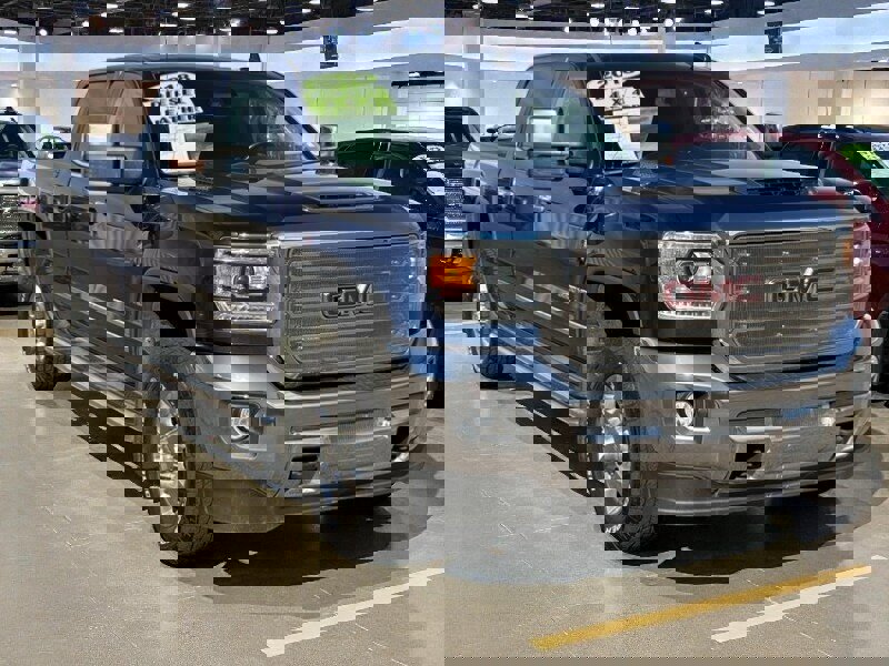 Used 2018 GMC Sierra 3500 SLT image 2