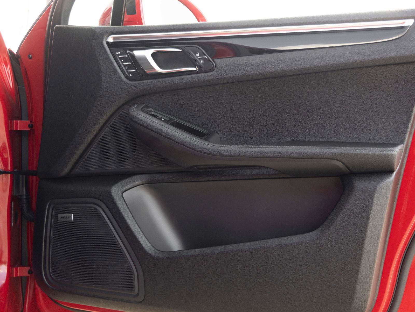 Certified 2024 Porsche Macan image 38