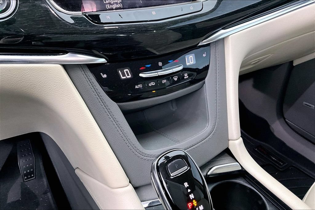 Used 2020 Cadillac XT6 Premium Luxury FWD image 28