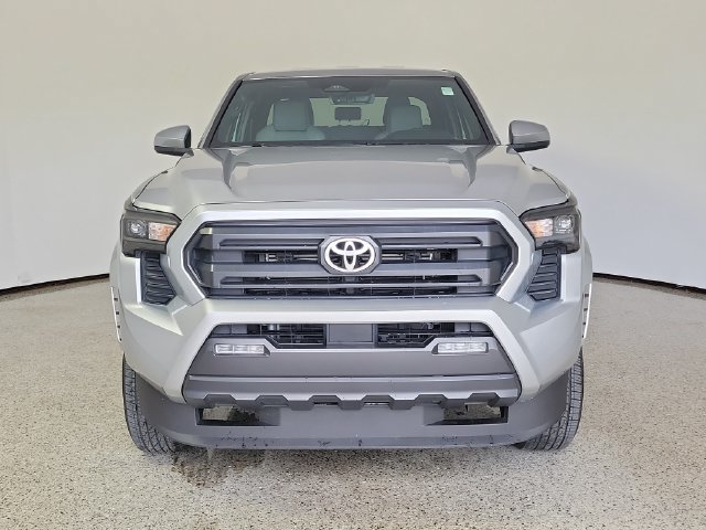 Used 2025 Toyota Tacoma SR5 AWD/4WD image 3