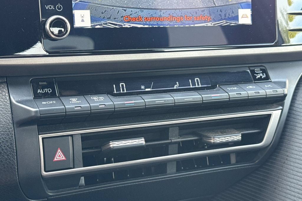 Used 2025 Toyota Camry SE FWD image 22