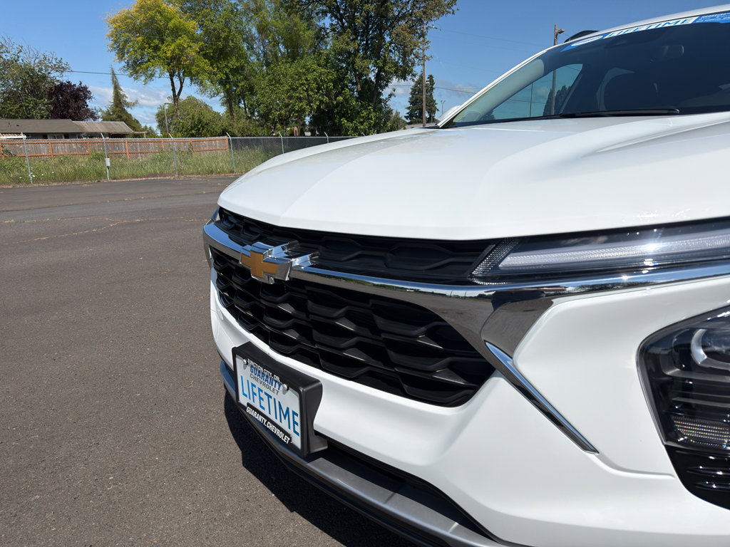 New 2025 Chevrolet Trax LT w/ Driver Confidence Package FWD image 5