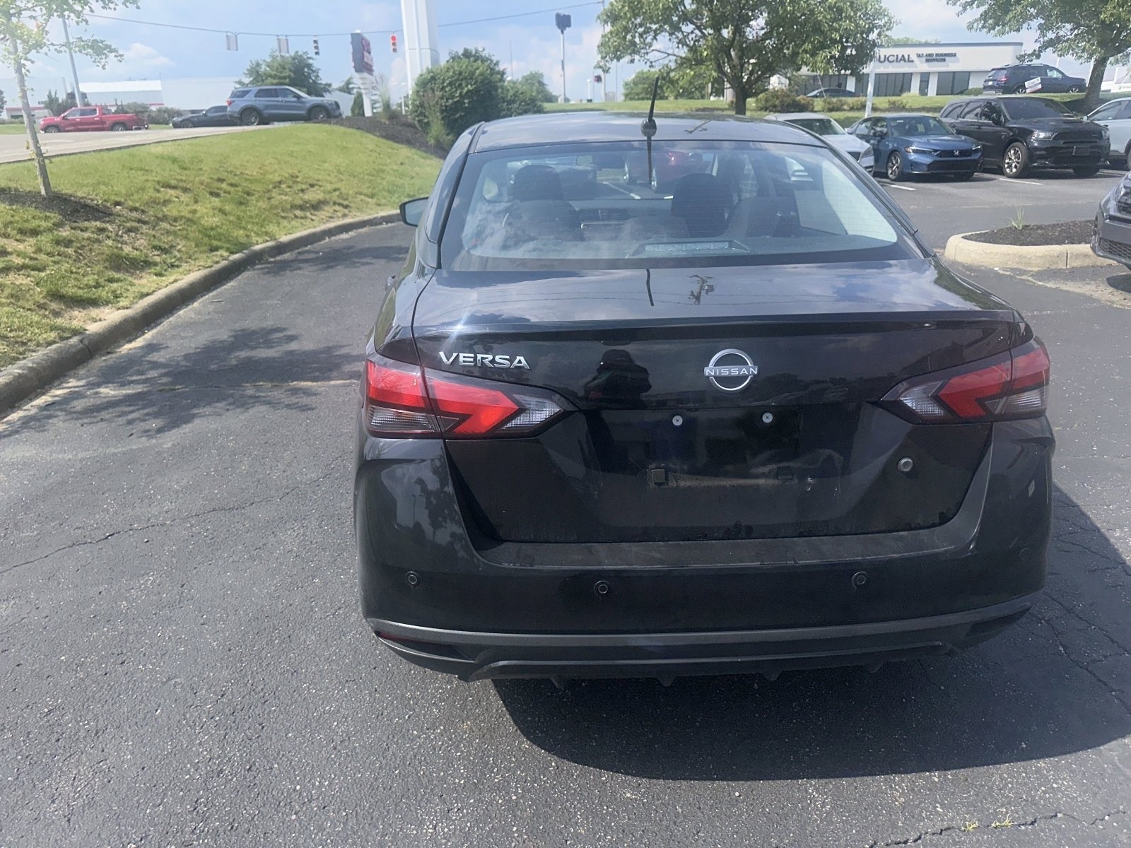 Used 2023 Nissan Versa S FWD image 18