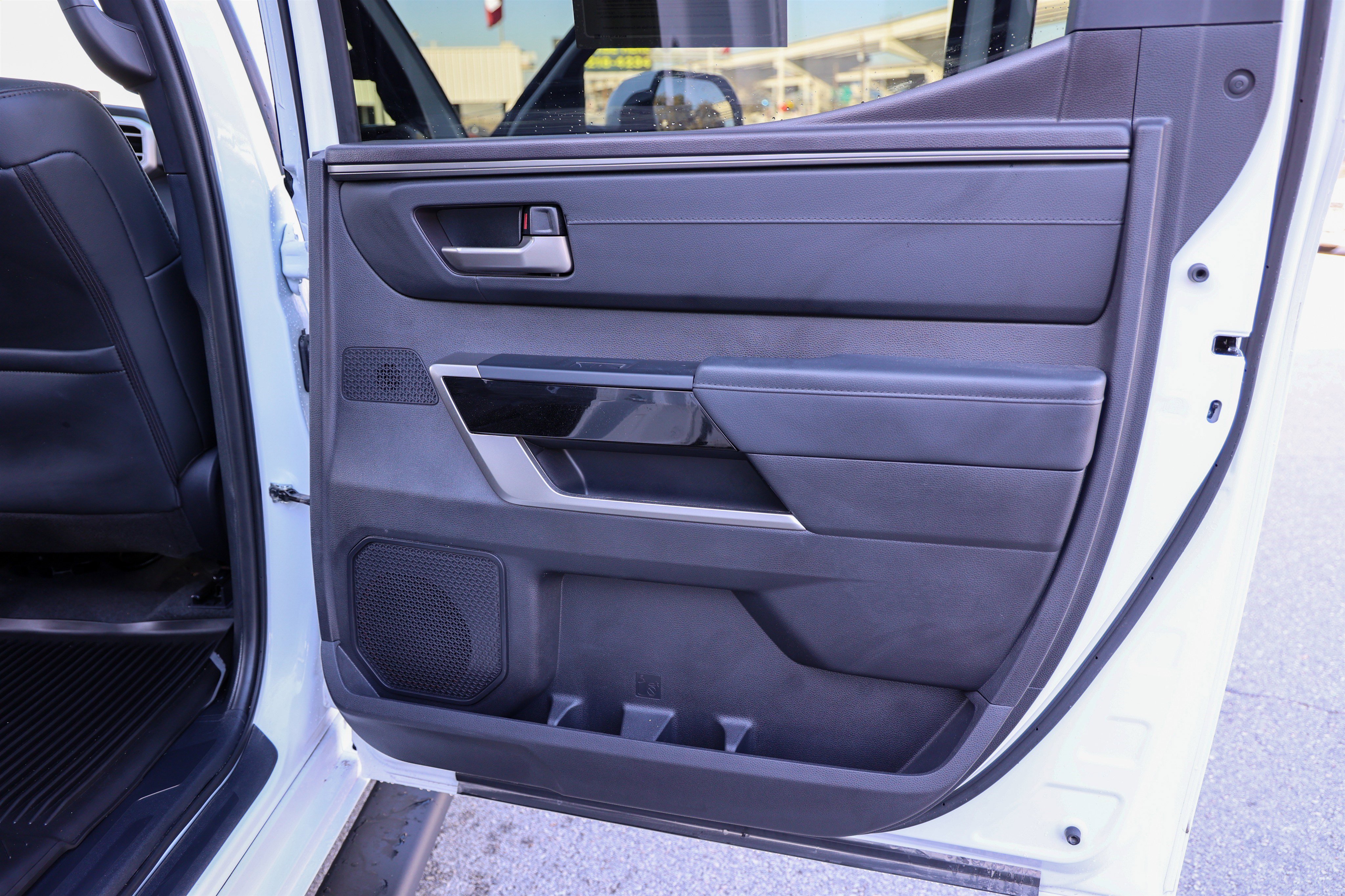 Used 2025 Toyota Tundra Limited image 40